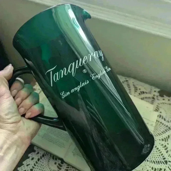 Tanqueray gin  large green plastic pitcher - Picture 9 of 9